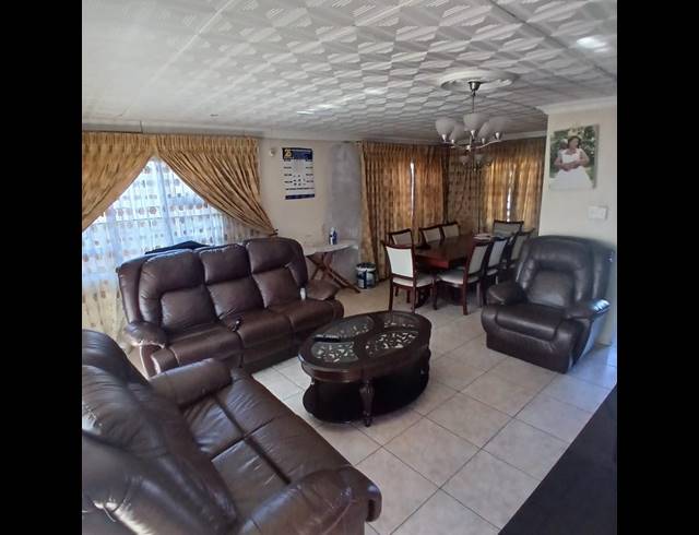 3 BEDROOM HOUSE FOR SALE IN MONTCLAIR